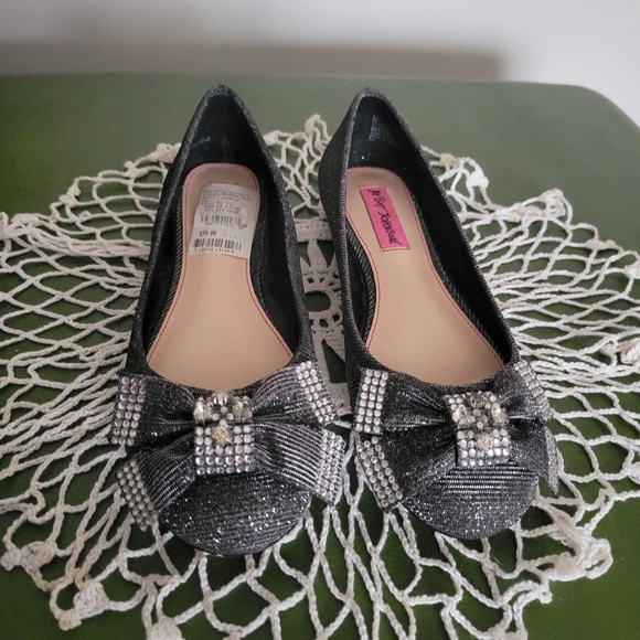 Like New With Tags Betsey Johnson Elegant Gray Emy Bow Flats 6 - Picture 3 of 12